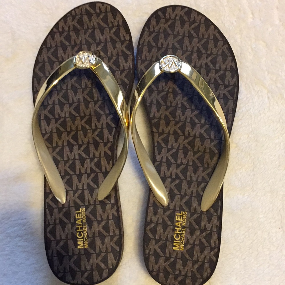 MICHAEL KORS FLIP FLOPS sz 8 fit more like 7.5
